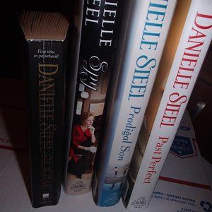 DANIELLE STEEL BOOKS 4 HARD BACKS 1 PAPER BACK